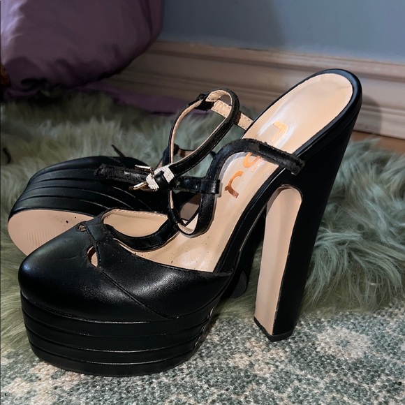 FSJ Black Strappy Platform Heels - Picture 7 of 7
